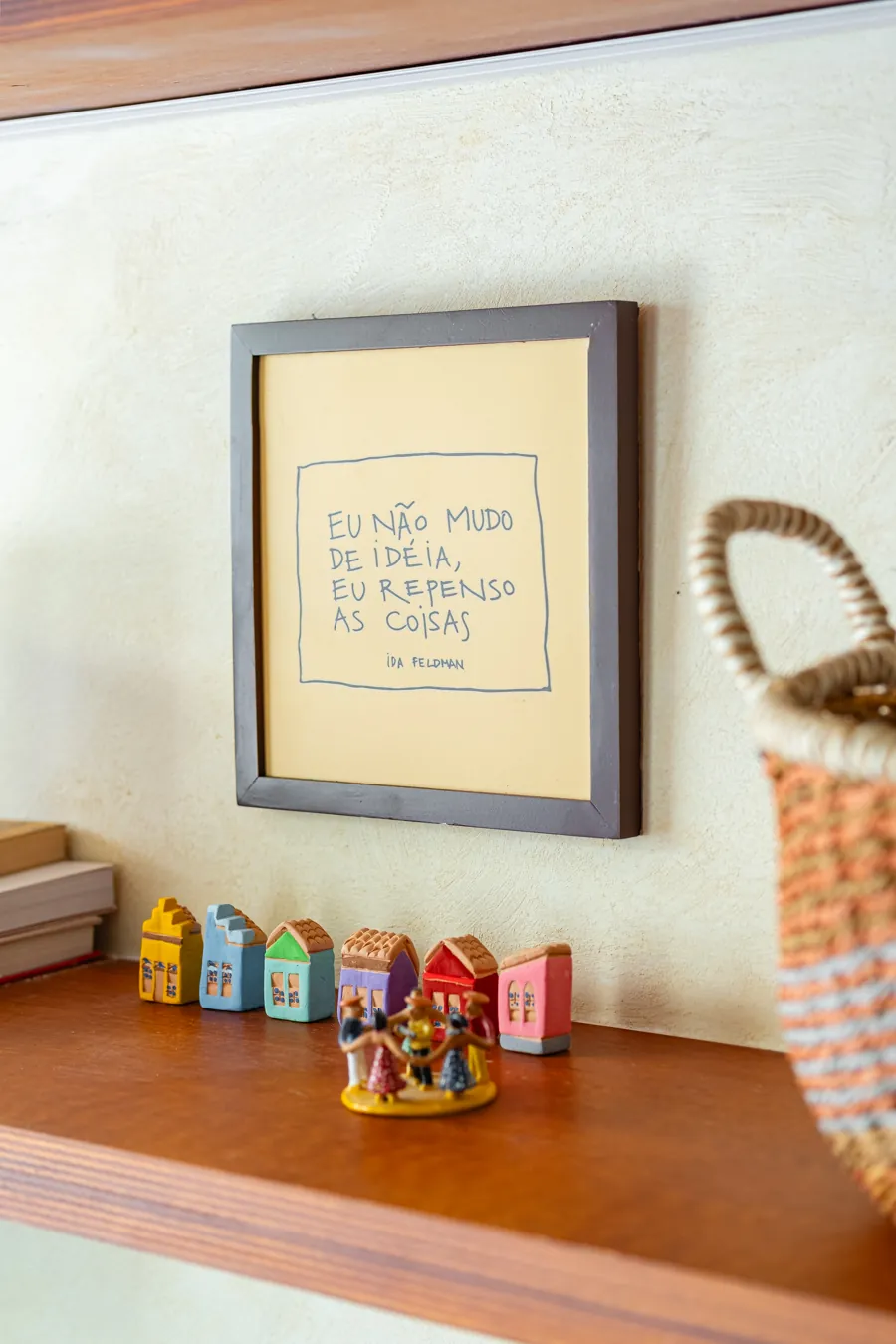 Quadro com a frase Eu não mudo de ideia, eu repenso as coisas
